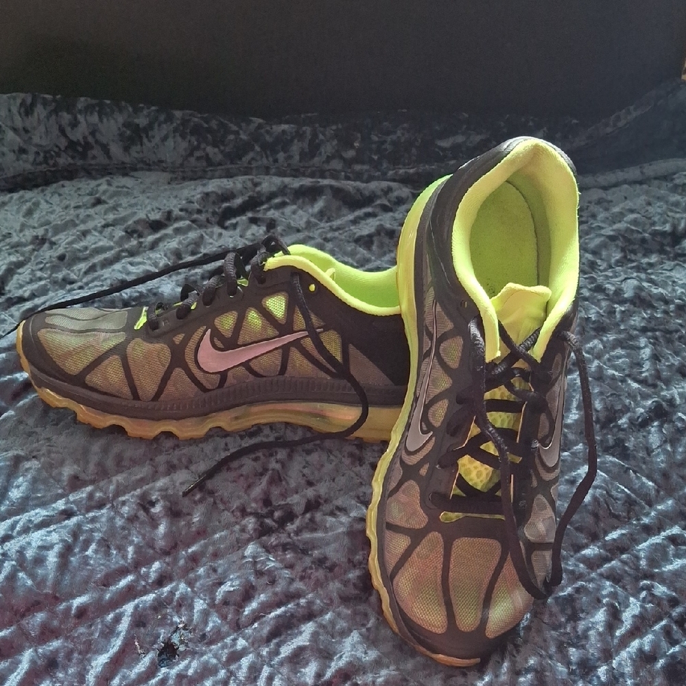 Nike Black and Neon Yellow Athletic Shoes